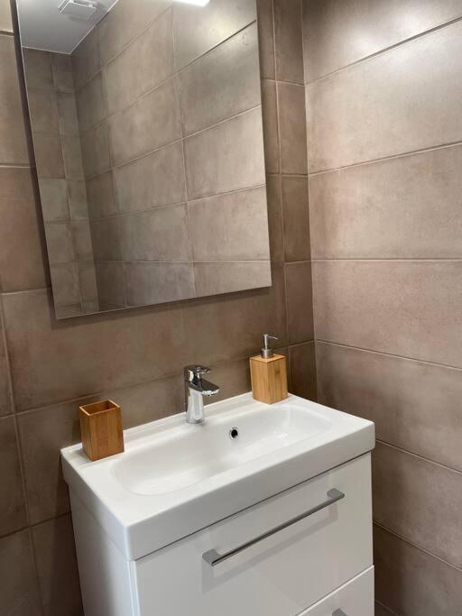 Maison Fleurs De Lys, Climatisee, Wifi Et Parking Privee Gratuit, Lave-Linge, Vernon Giverny Vernon (Eure) Exterior foto